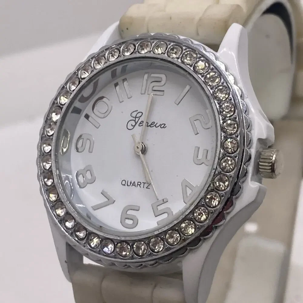 Womens White Rubber Fashion Quartz Watch New Battery
